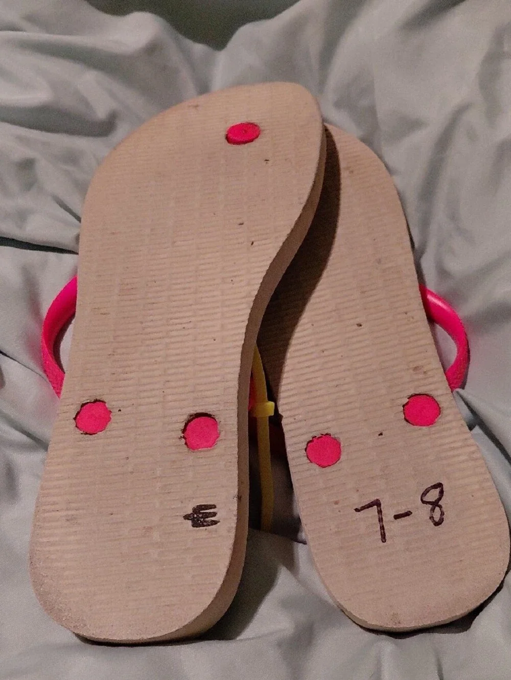 Havaianas Women's Neon Pink Strap Geometric Print Sandals